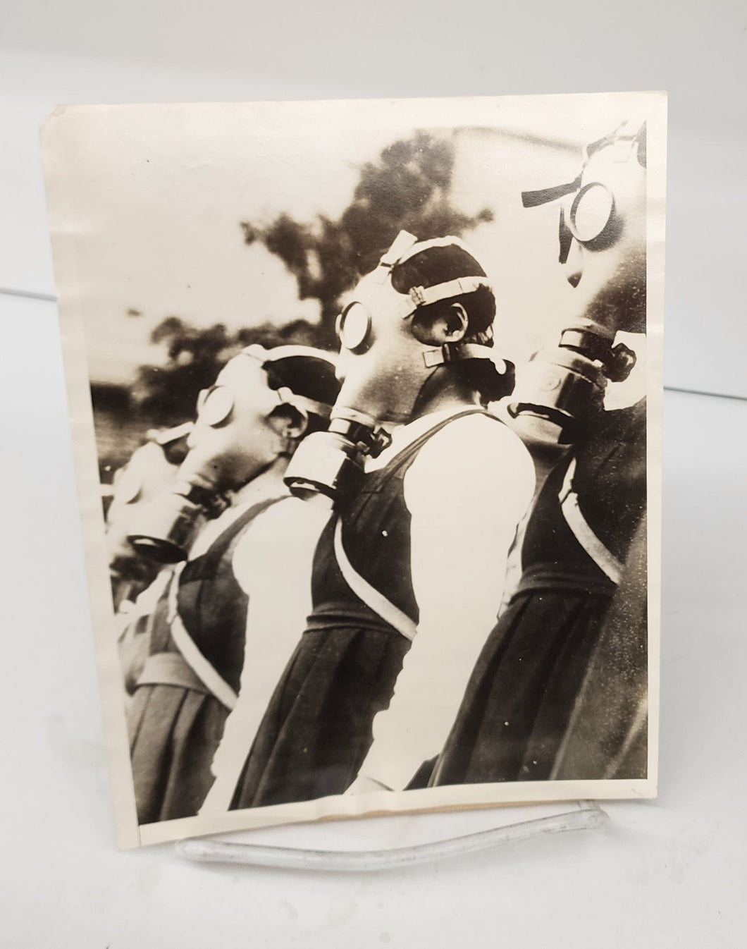 Photo of Tokyo teenagers wearing gas masks