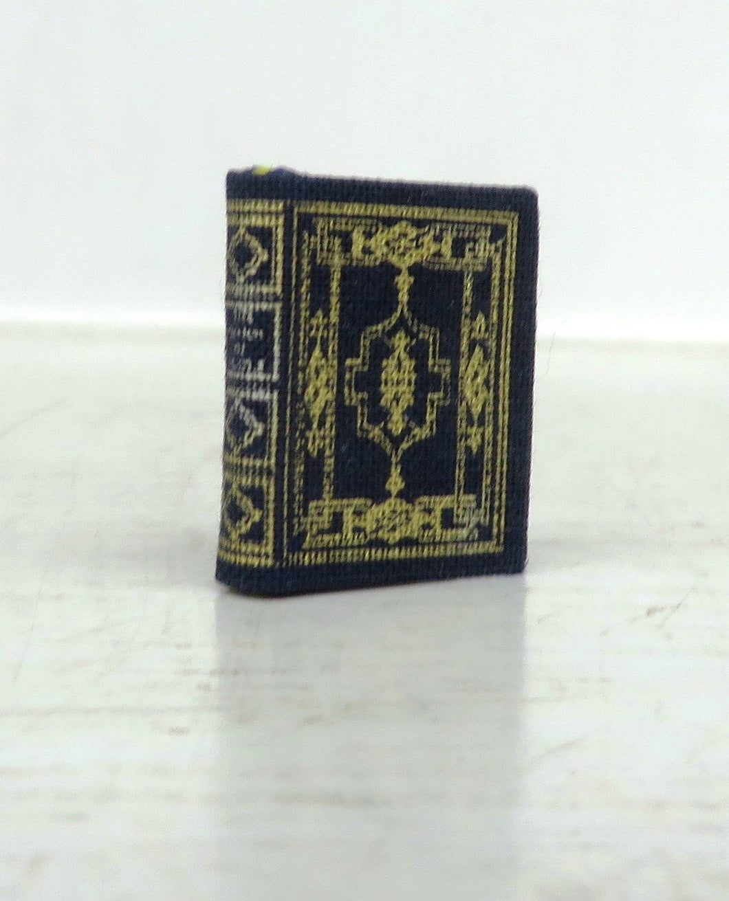 The Charm of a Smile (Miniature book)